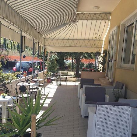Hotel Villa Rinaldini Римини Екстериор снимка