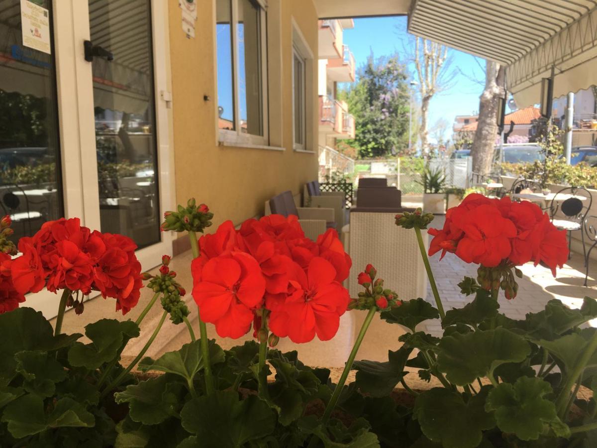 Hotel Villa Rinaldini Римини Екстериор снимка