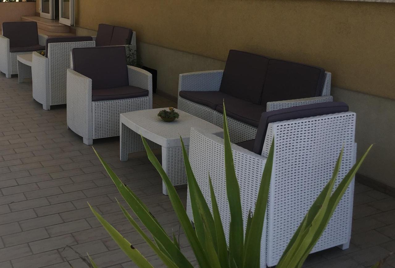 Hotel Villa Rinaldini Римини Екстериор снимка