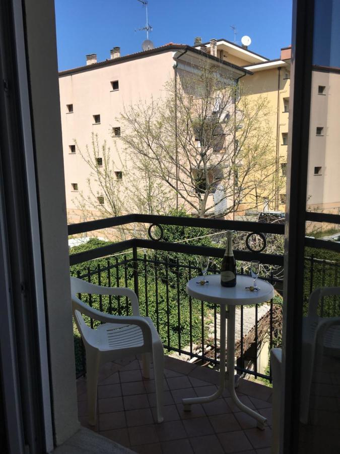 Hotel Villa Rinaldini Римини Екстериор снимка