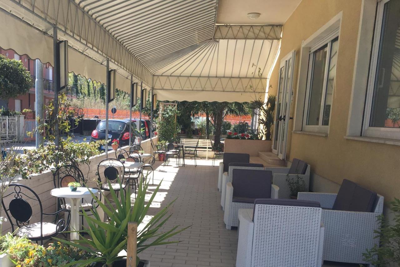 Hotel Villa Rinaldini Римини Екстериор снимка